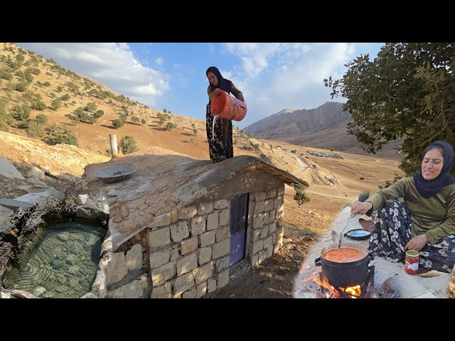 Cooking in nature and building a dream hut; the amazing creativity of a mother by the spring