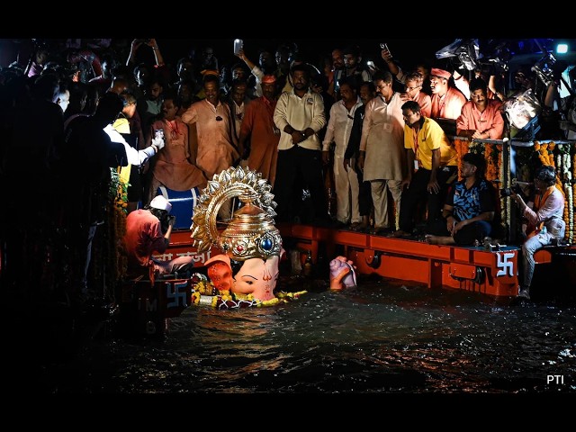 Lalbaugcha Raja Visarjan 2026 LIVE From Byculla | Mumbai Ganpati Visarjan Procession & Crowd Updates