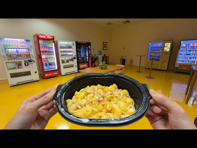 Eating at a Umanned 24H Vending Machine Cafe