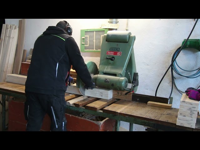 Pendulum Saw - cutting wood planks into smaller pieces