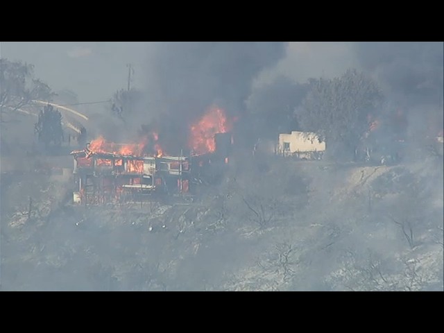 Brush fire threatens homes in La Habra Heights