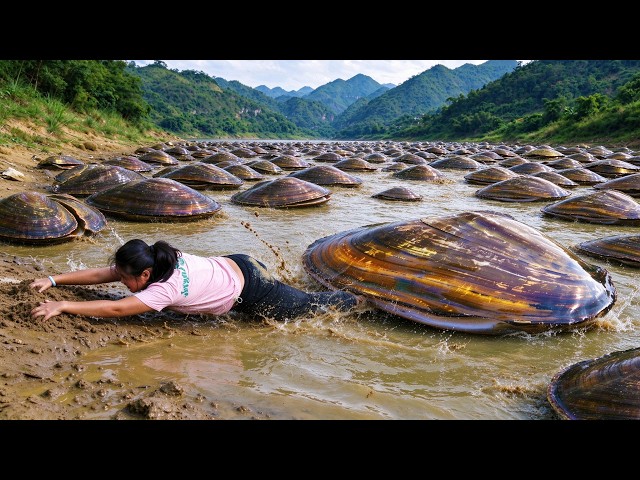 The girl was suddenly attacked by a group of clams and almost dragged to the bottom of the river