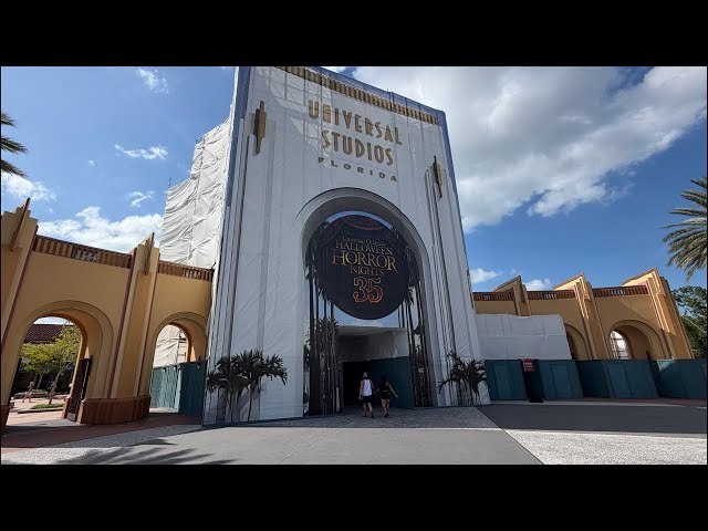 🔴 LIVE from Halloween Horror Nights at Universal Studios Orlando on a Saturday Night