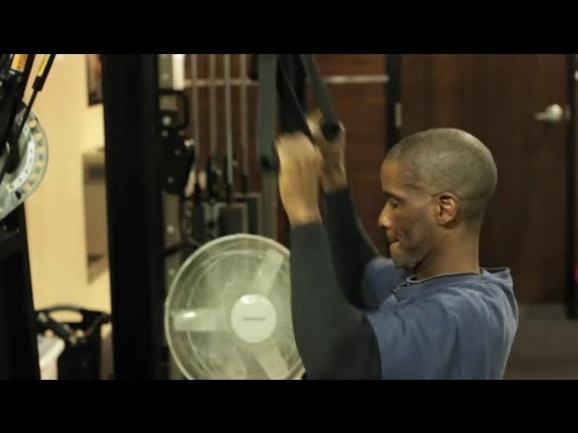 Building Muscle Mass vs. Toning Muscle for Men : Weightlifting Tips