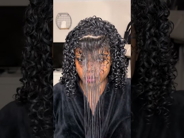 How to properly comb curly hair#weargowig #curlyhair #tips #ohmyprettywig #gluelesswig #hairstyle