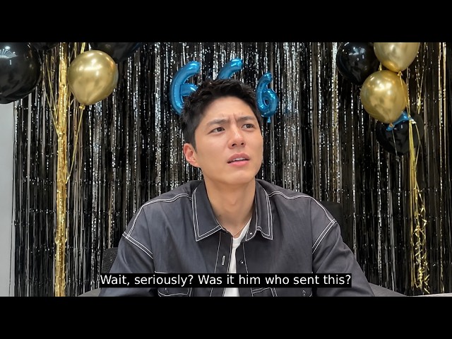 🔴Park Bo-gum Confused While Reading a Message During a Live Stream?!😮