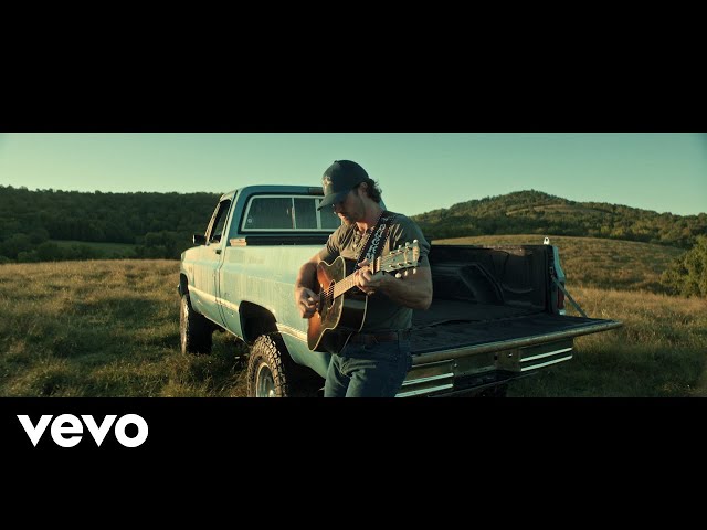 Riley Green - If It Wasn’t For Trucks (Official Music Video)