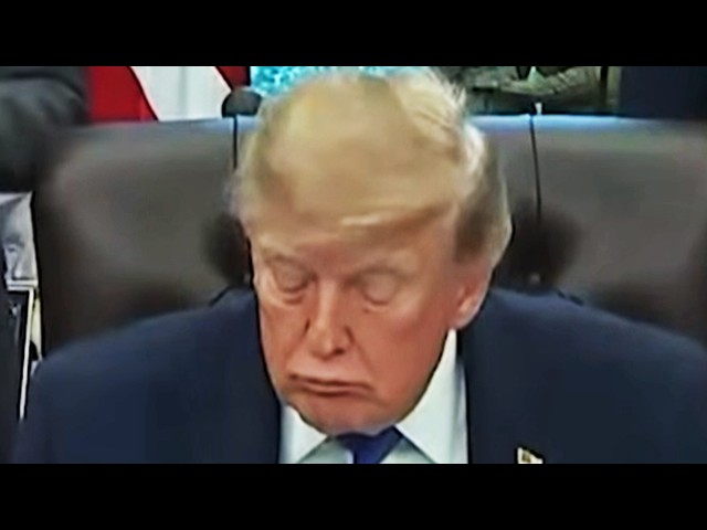 White House CUTS FEED when Trump falls asleep