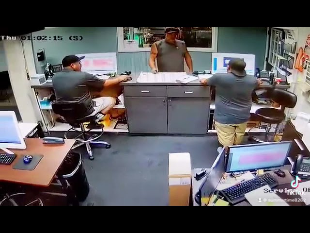 Hilarious meltdown at work 😂