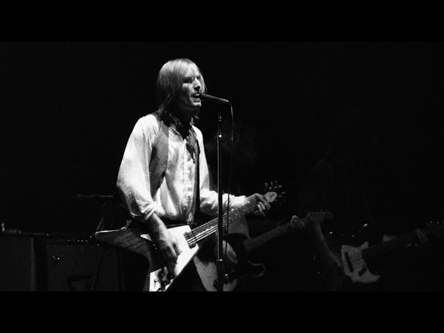 Tom Petty & The Heartbreakers - American Girl (Official Live Performance)