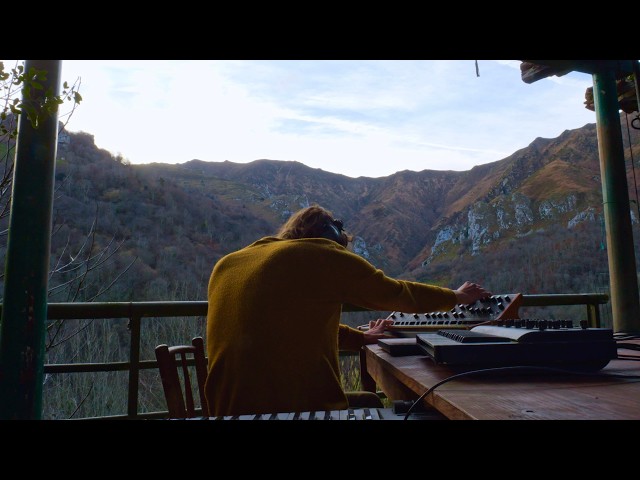 Howl - Chill Electronic Live Session