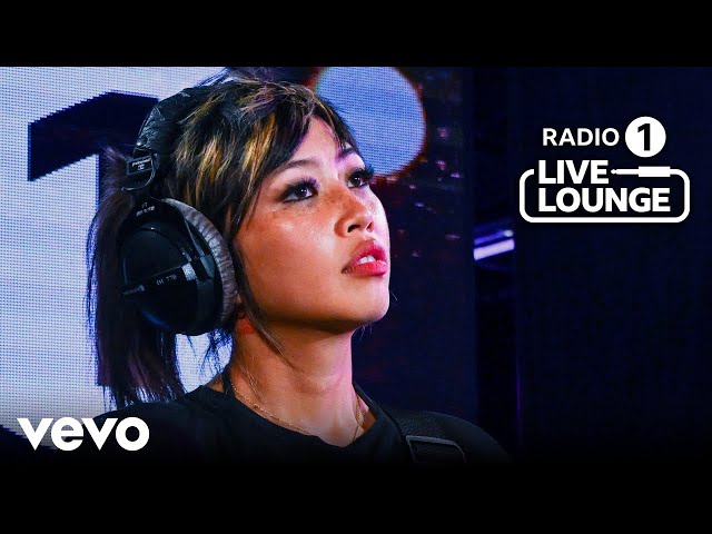 beabadoobee - Chasing Cars (Snow Patrol cover) in the Live Lounge