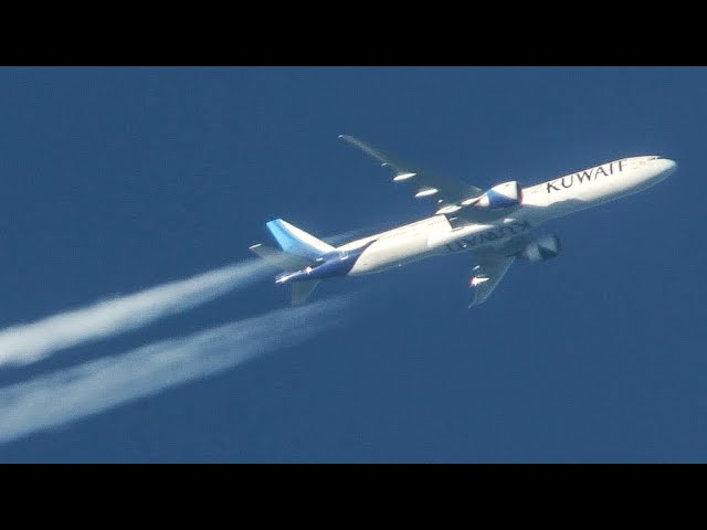 BOEING 747 CONTRAIL filmed from the ground - B777, Airbus Beluga, Airbus A350 ... (4K)