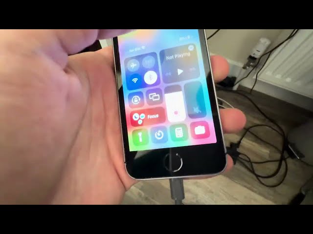 iPhone SE 2016 first boot and setup