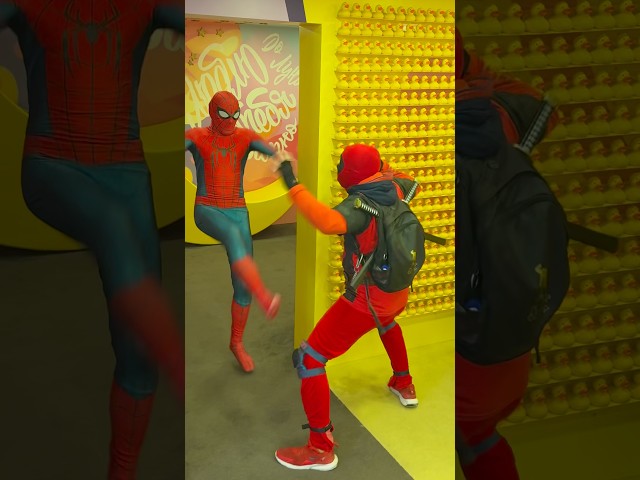 Deadpool gave Spider-Man a funny scare🤣 #spiderman