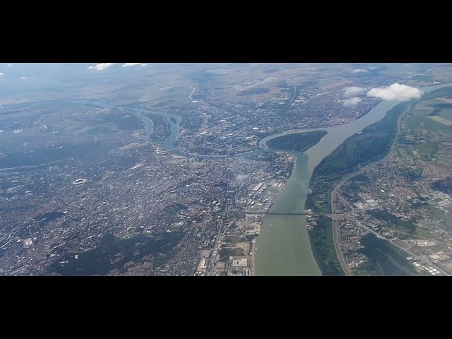 BEOGRAD iz aviona. Uzletanje sa aerodroma Nikola Tesla (BEG), August 2021. BELGRADE from the plane.