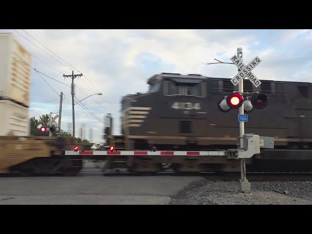 *New Gate Light* NS 4661 Leads Intermodal w/ UP West | Horton St. Railroad Crossing, Stryker, OH