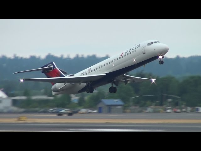 Delta Air Lines N892AT 717-200 Takeoff Portland Airport (PDX)