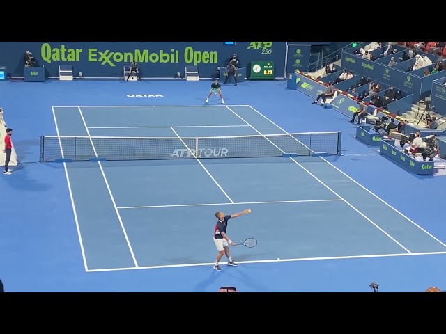 Roger Federer: great point in Slow Motion vs Evans (Court Level ATP Match)