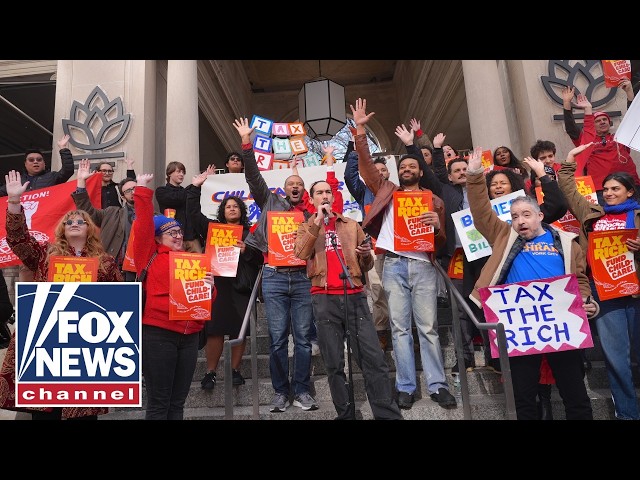 Socialists SEIZE the mic, drive youth to socialism