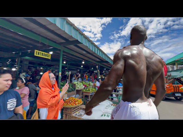 Bodybuilder in Philippines public reaction