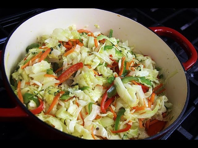 Classic Jamaican Steamed Cabbage #MeatFreeMonday | CaribbeanPot.com