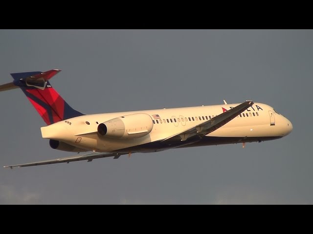 Delta Air Lines N980AT 717-200 Takeoff Portland Airport (PDX)