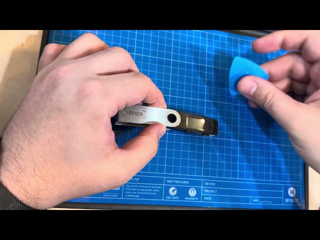 Opening and closing a Ledger Nano S plus for the first time