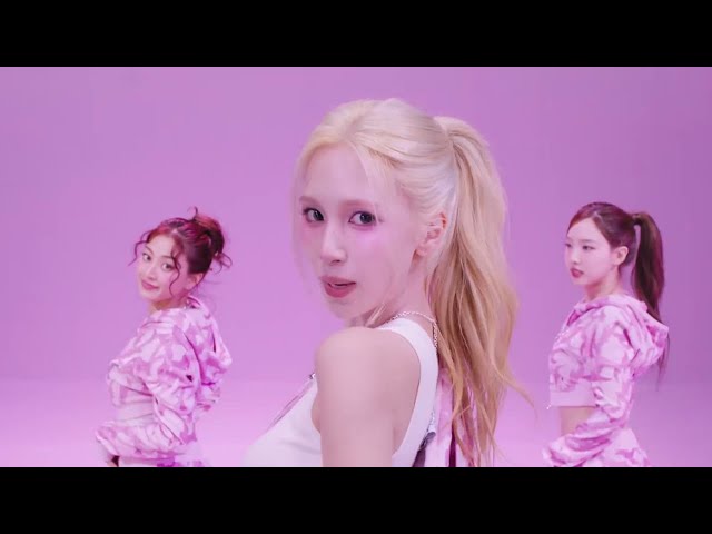 [VR] TWICE트와이스 'Strategy' ｜ STUDIO CHOOM ORIGINAL ｜ Converted 8K 60FPS 3D VR