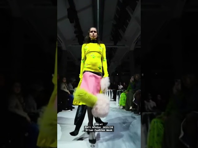 10k steps hack: walk + watch fashion shows 🤩 #StepGoal #RunwayWorkout #HotGirlWalk #10ksteps