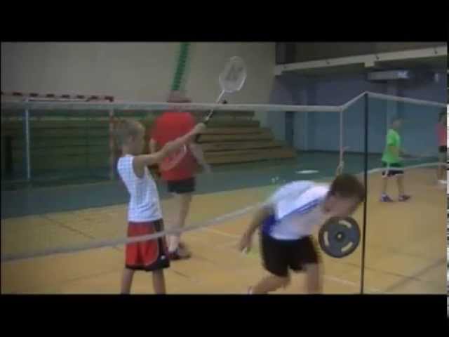 MB03 MINIBADMINTON. Wyrzut bekhendowy z podpórki / MINIBADMINTON. Backhand net lift from support