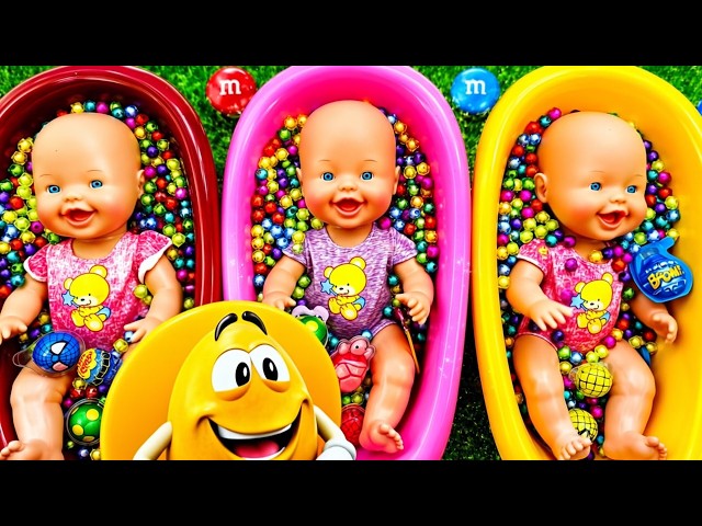 Sorting Colorful Candy with Baby Dolls — Satisfying Color Play