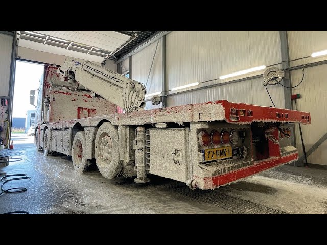 EXTREME CLEANING: LOADER CRANE SHINES AGAIN!