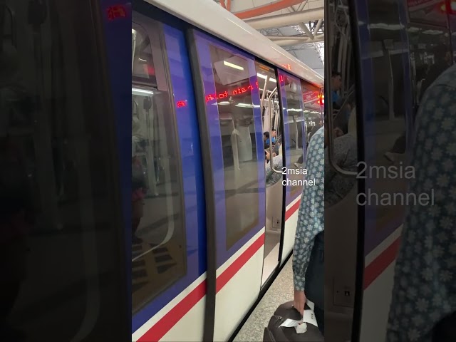 KL Sentral and LRT During Moderate Peak Hour Quick Walk