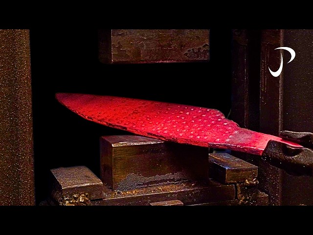 Forging A Massive Raindrop Damascus Knife