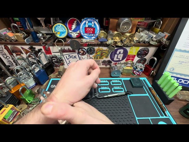 #ShackmenP9￼ challenge - Bop it!! ￼#shacklemen #locksport #handcuff #multipick #escape 