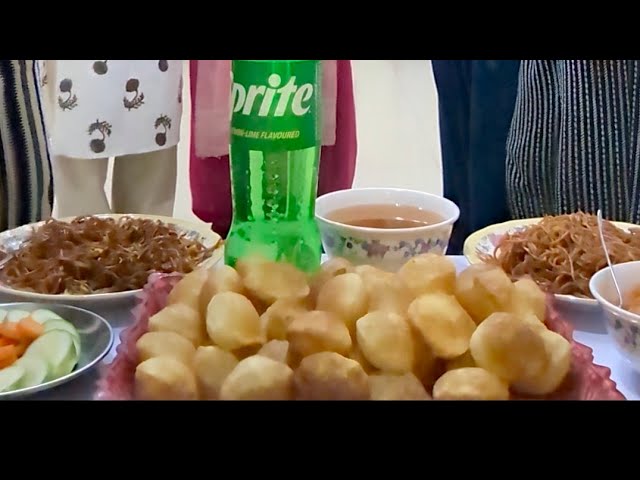 Food challenge with my mom and sisters 😍😍