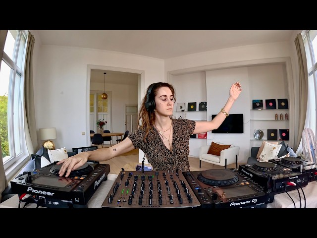 Hypnotic Underground Techno DJ Set | Perla Veda