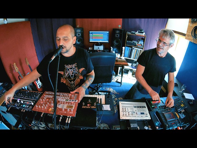 When you can't buy a new synth, you let the voices in your head sing (DAWless live jam) 