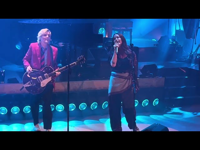 Hand in my Pocket - Brandi Carlile and Alanis Morissette @ Red Rocks 9.12.26