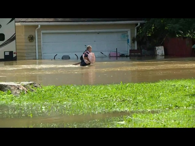 Neighborhoods underwater in Muncie, Delaware County | Live coverage