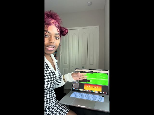 Beat making journey: GarageBand on MacBook Pro Singer-Songwriter! No equipment- busker edition!