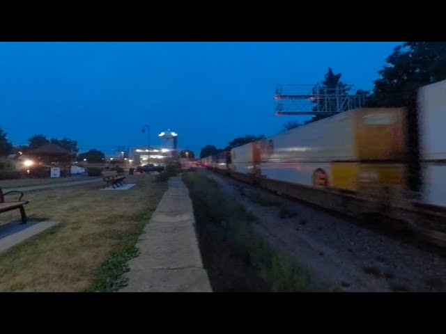 BNSF Intermodal at Dusk - Rochelle 2109 in 360° VR