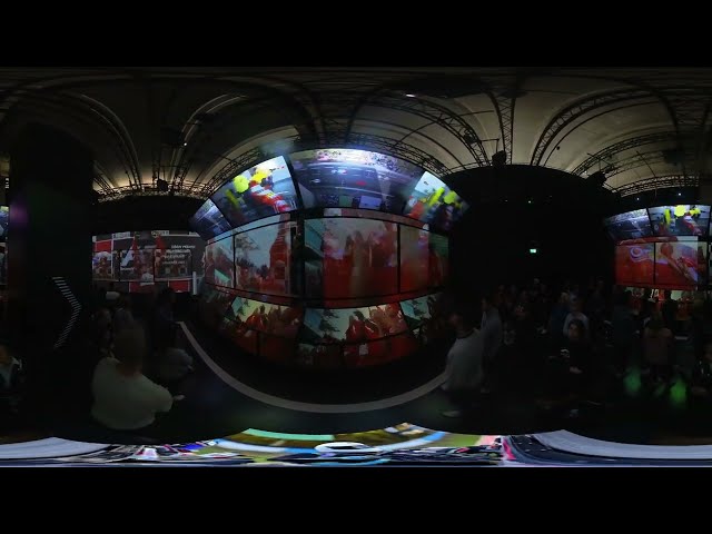 F1 Pit Wall 360