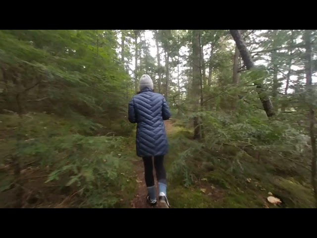 Hiking around uninhabited island in Algonquin Canada in VR180