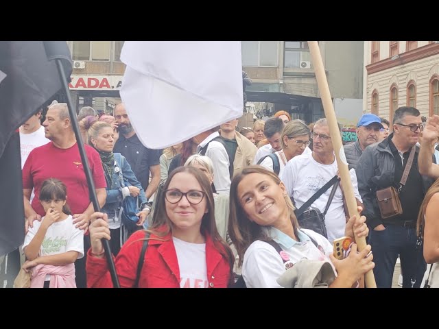 Uživo: Studenti skupili potpise i idu da ih predaju RIK-u; Vučić šalje ćacije na narod