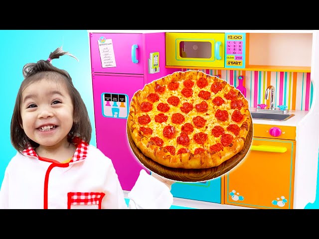 Maddie Pretend Play Playing in Restaurant with Kitchen Toys