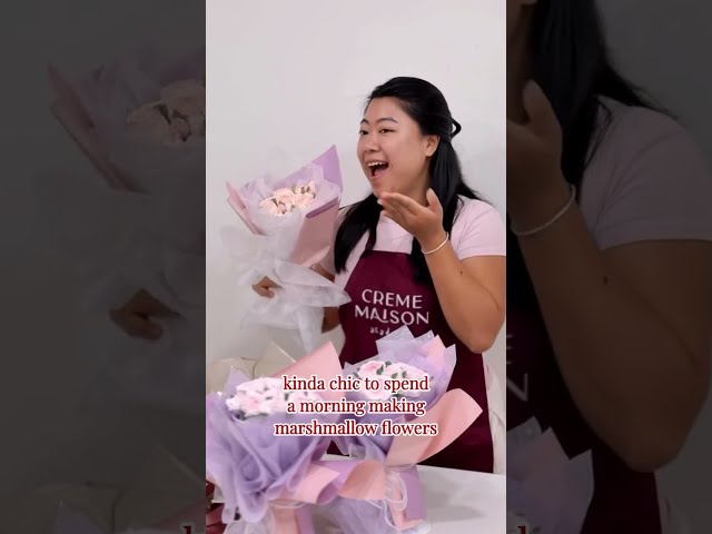 Our secret to the fluffiest marshmallow 🌸💐! #bakingworkshop #cakedecorating #thingstodoinsingapore