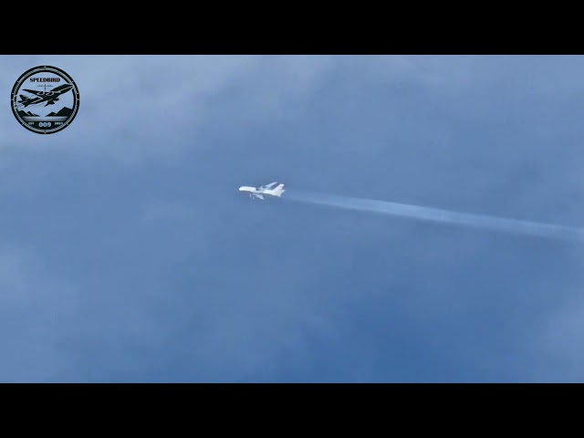 Air Canada 777 & British Airways A380 Leave Stunning Contrails Over Birmingham