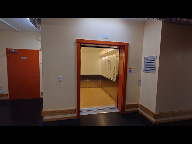 EPIC 1984 KONE Hydraulic Elevator @ Söderhamn Hospital